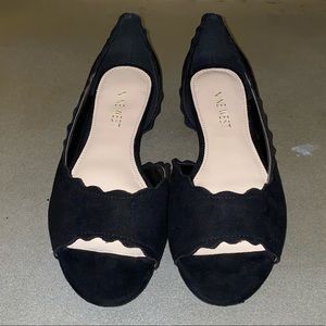 Nine West black scalloped trim open toe flats
